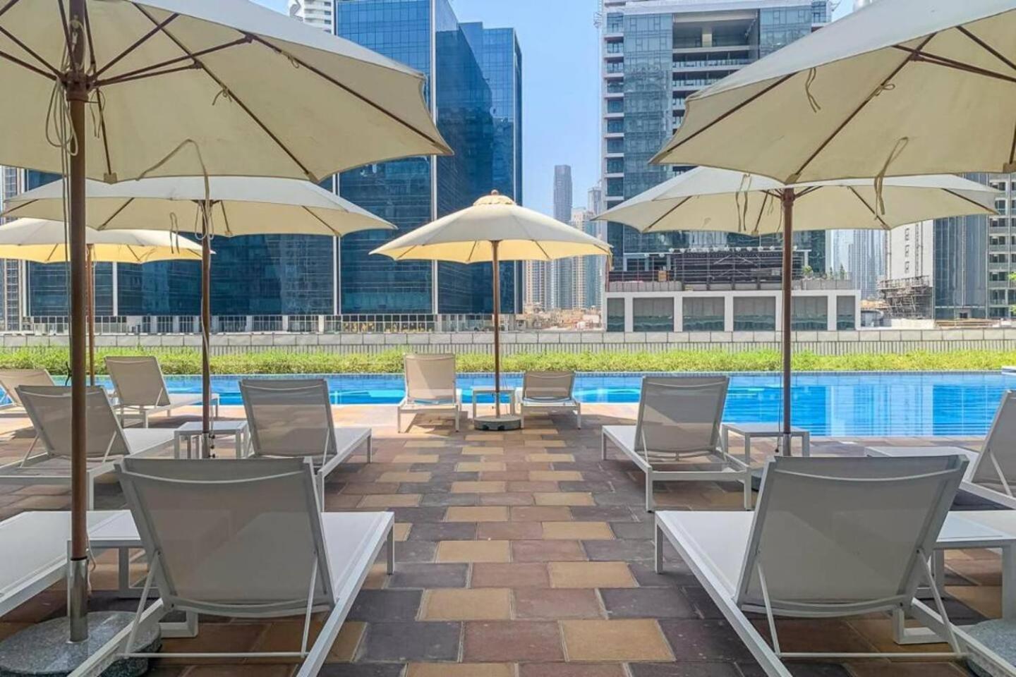 5-Star Burj Khalifa View In Boho With Pool & Gym! Appartement Dubai Buitenkant foto